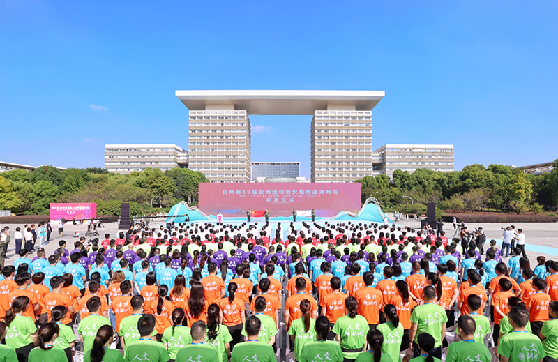 火炬?zhèn)鬟f︱中德的驕傲，傳遞亞運(yùn)火炬——鄭書劍